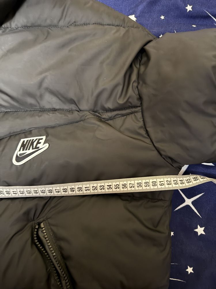 Куртка чорна NIKE
