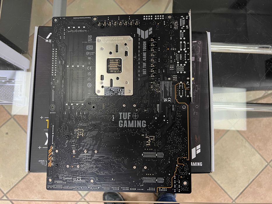 Płyta główna ASUS TUF X670E Plus WIFI AM5 DDR5 - Jak nowa !!!