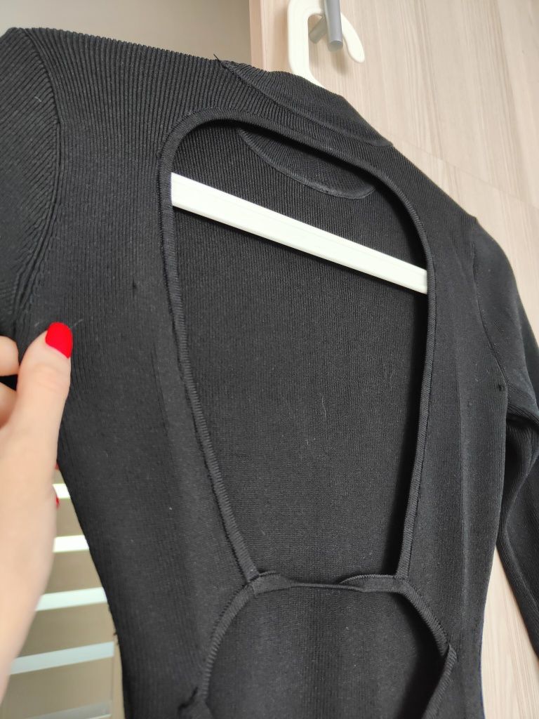 Czarna sukienka mini z odkrytymi plecami i cyrkoniami, Bershka, r. S