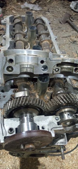 Головка блоку циліндра на Toyota Land Cruiser 4.7