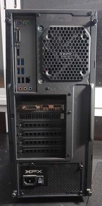 Torre Desktop Gaming AMD CM