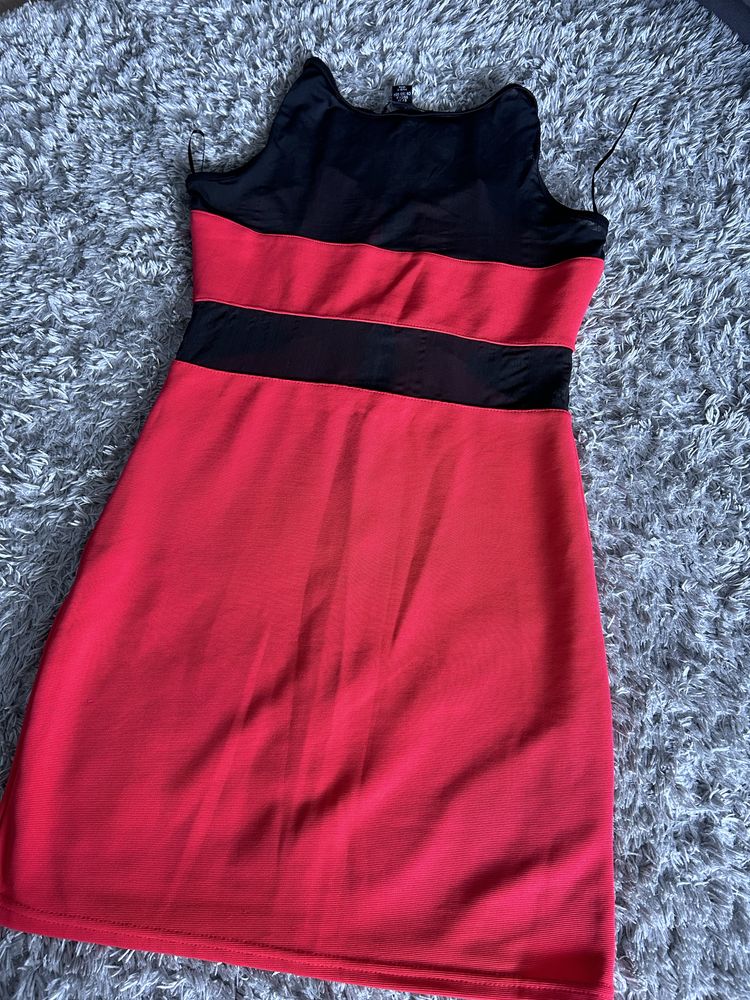 Czerwona obcisla sukienka amisu 38