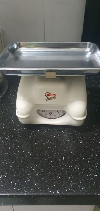Balança de cozinha antiga mas funcional
