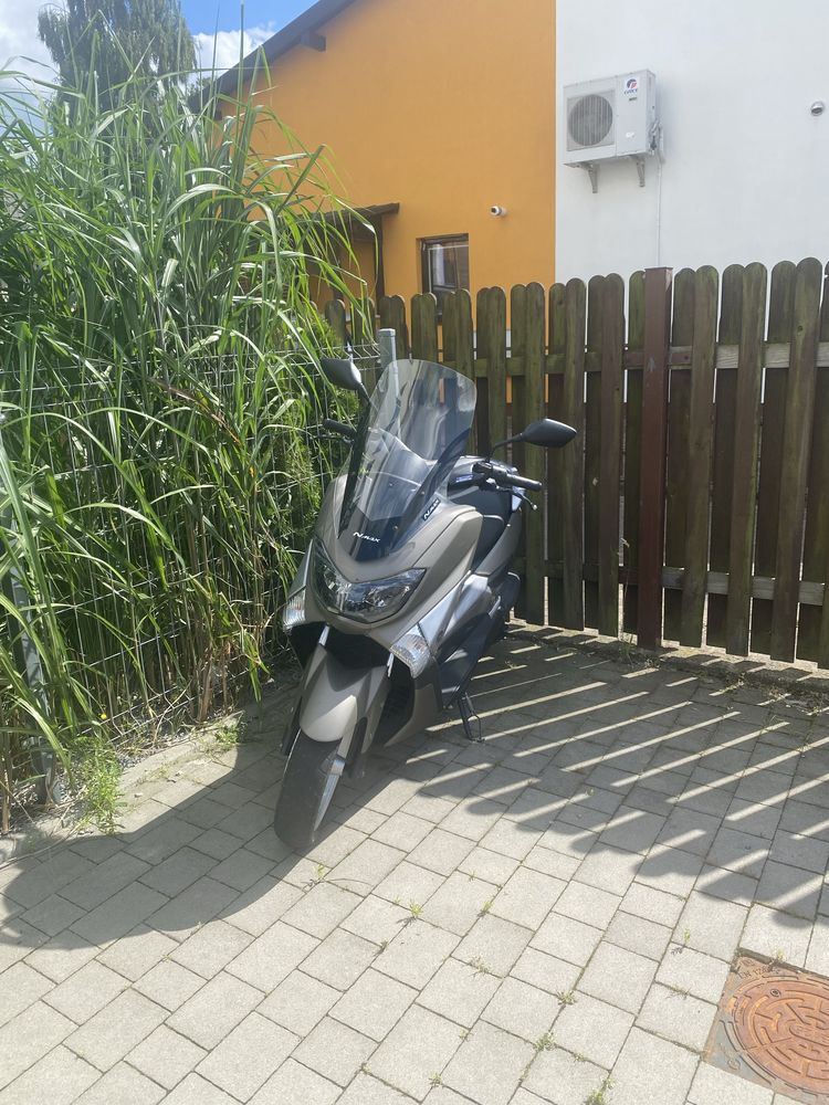 Skuter Yamaha nmax 125.