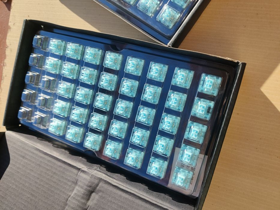 Akko Cream Blue V3 switche 82szt.