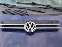 Golf 4 grill atrapa srebrna b.dobry stan