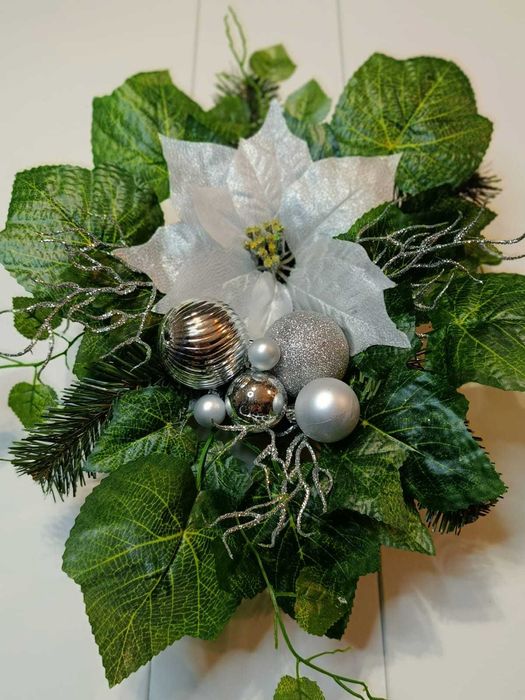 Stroiki świąteczne kompozycje nagrobne