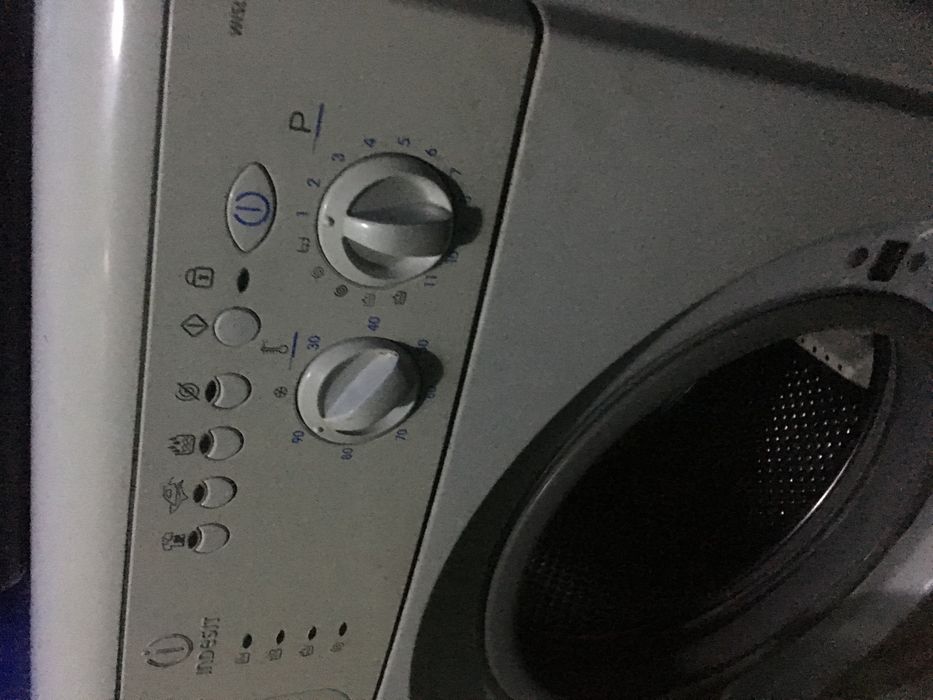 Продам стиральную машинку автомат Indesit wisl 92