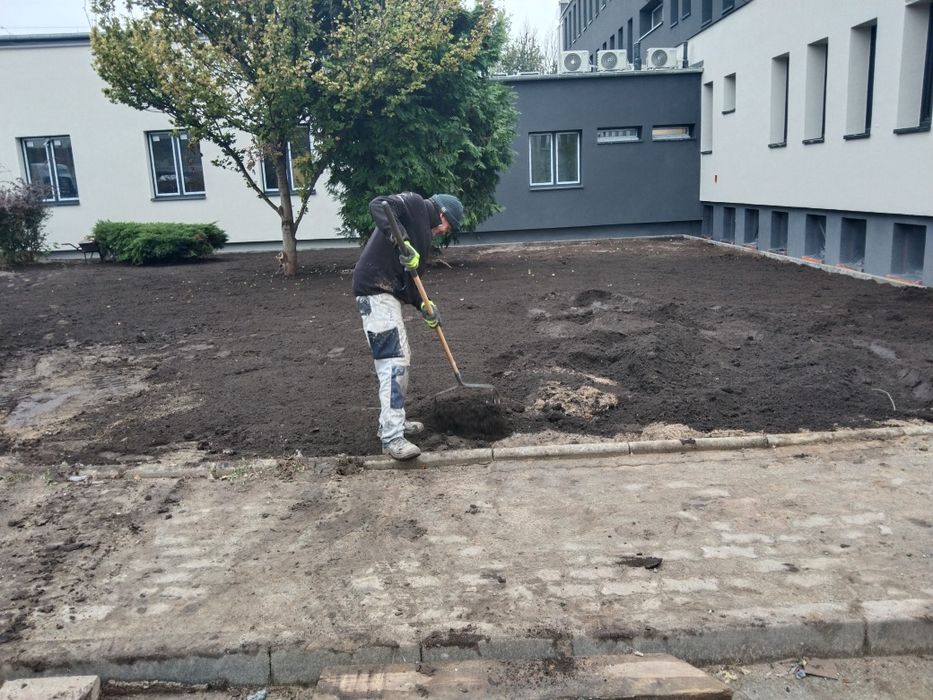 Usługi MINIKOPARKĄ i wywrotką do 3.5 T.