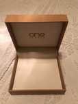 Caixa marca ONE original