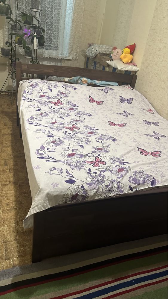 Продам кровать с матрацом