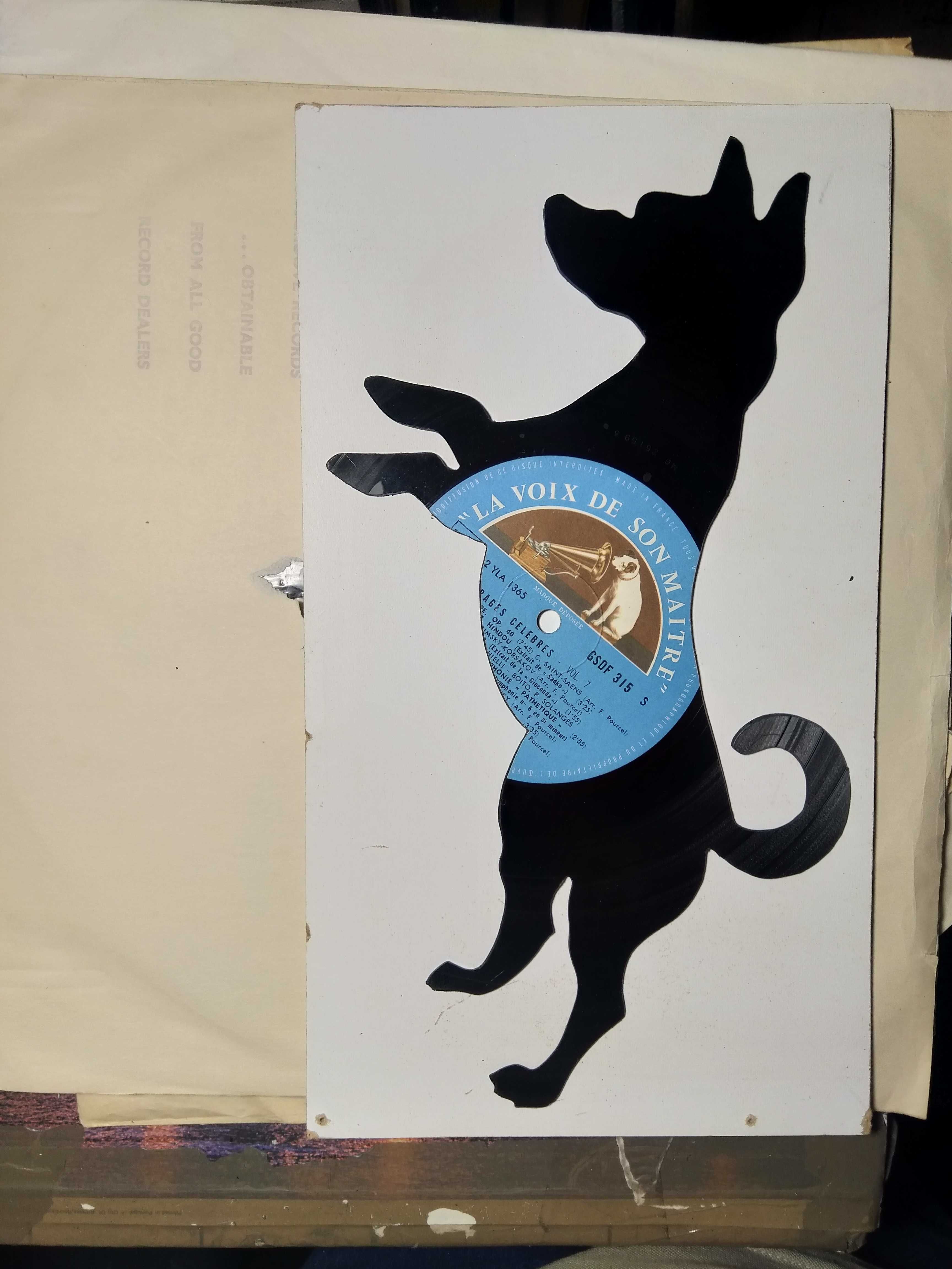 Silhueta decorativa Cão feita de um disco de vinil LP