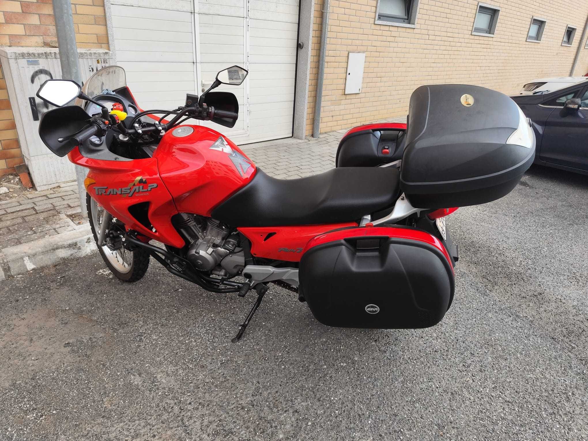 Vende se mota praticamente nova