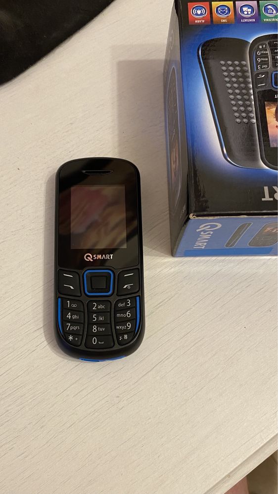 Klasyczny telefon z klawiaturą QSMART MB 171