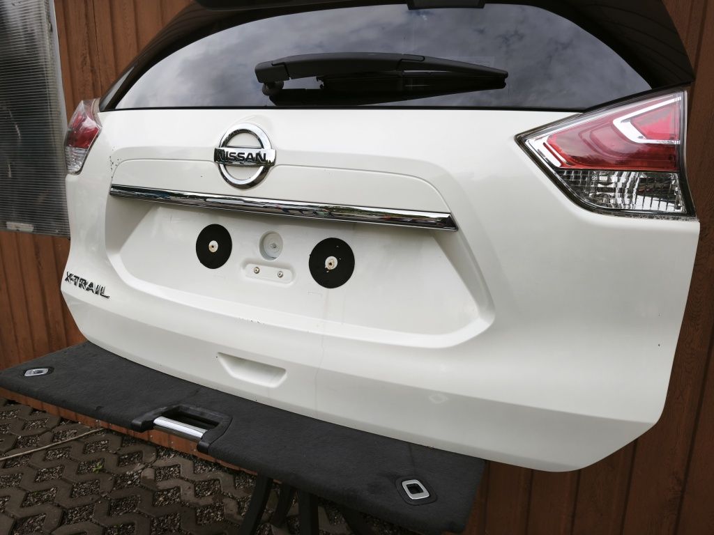 NISSAN XTRAIL T32 Klapa Tylna QAB F-vat