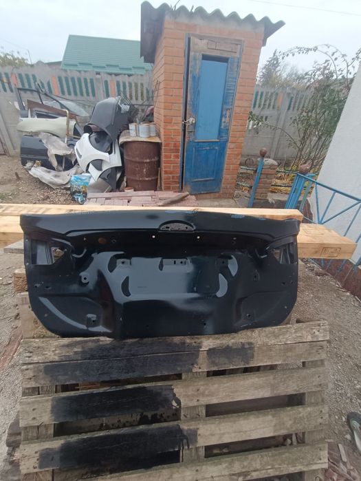 Кришка багажника Ford Fusion
