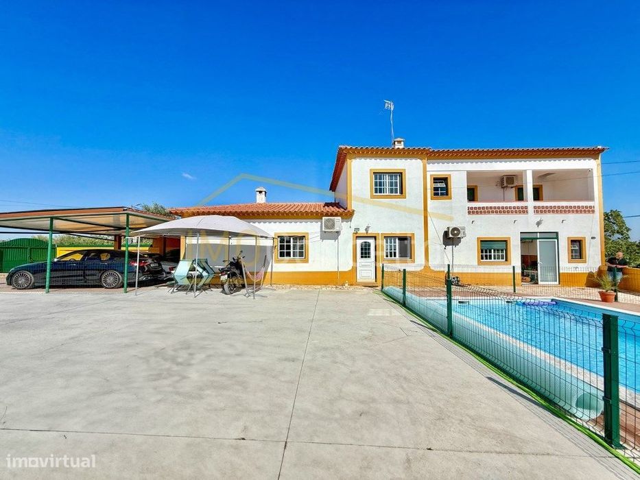 Moradia T3 Duplex com Piscina - Delongo, Paialvo