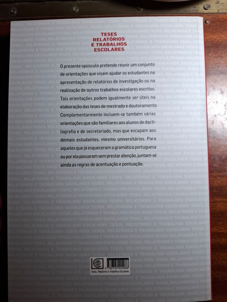 Teses relatórios e trabalhos escolares