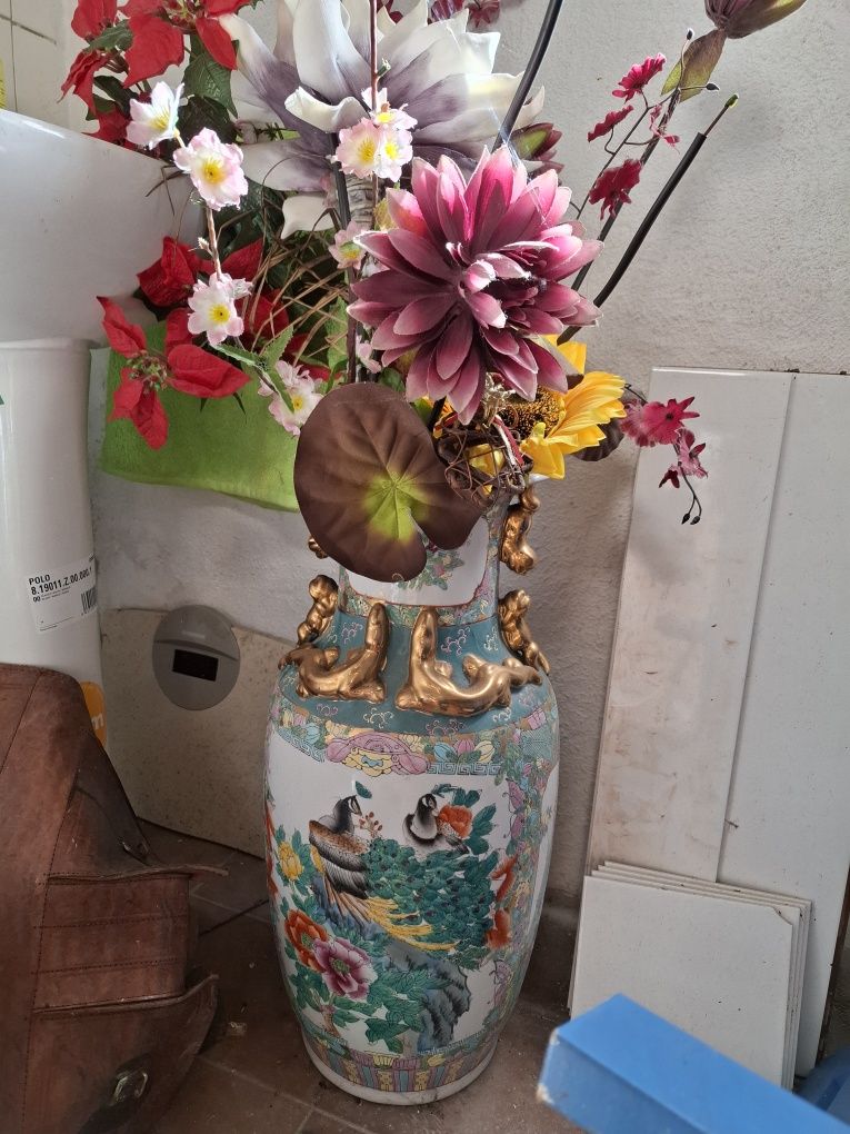 Pote/floreira grande com desenhos