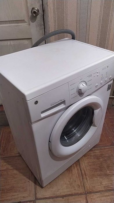 Стиральную машину LG в рабочем состоянии. прямой привод.