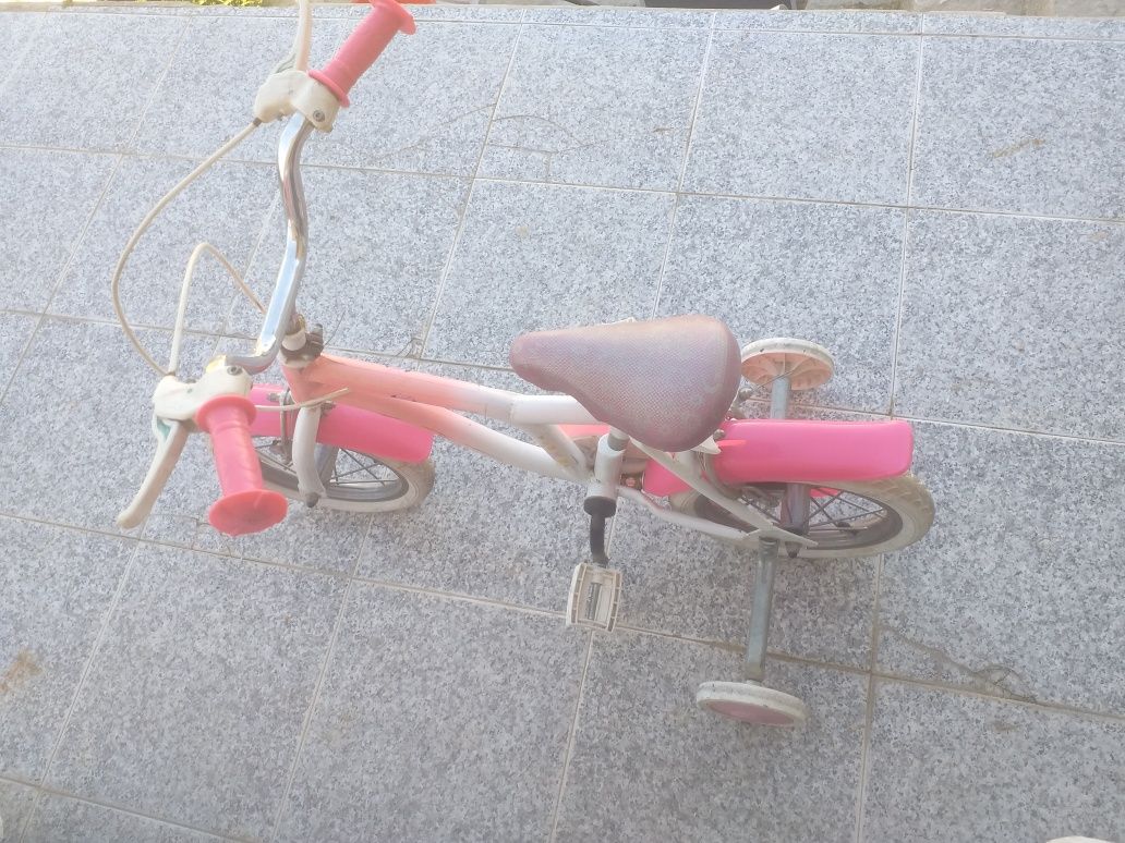 Bicicleta de criança com rodinhas da Minnie house