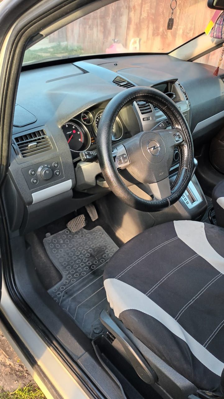 Продаж авто Opel Zafira