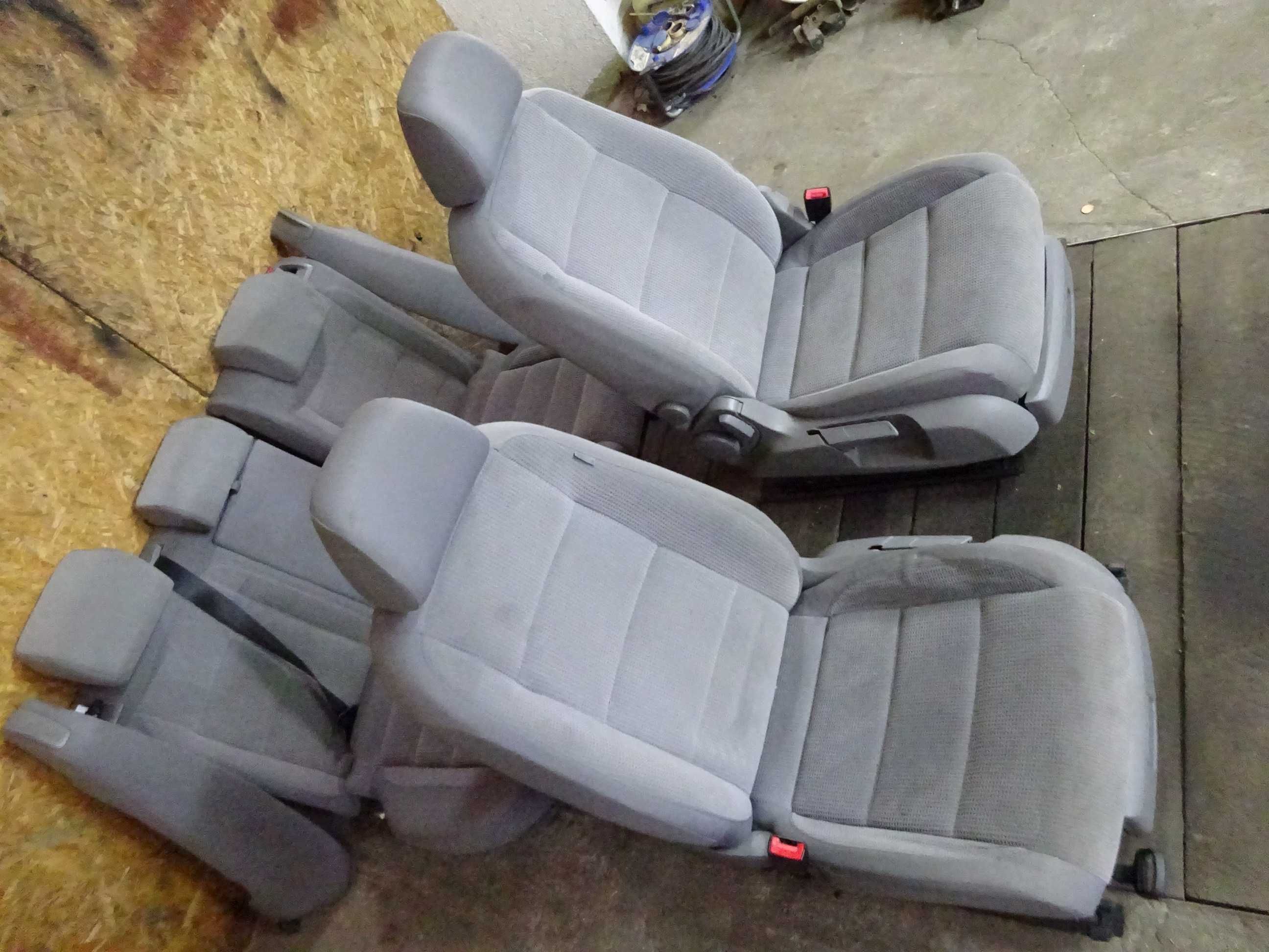 Fotel fotele kierowcy pasażera kanapa + boczki drzwi Vw Golf 5 V Kombi