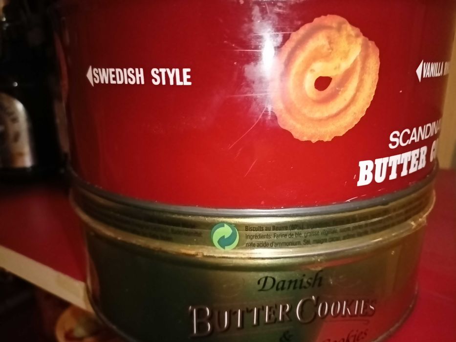 Puszki metalowe po ciastach itp