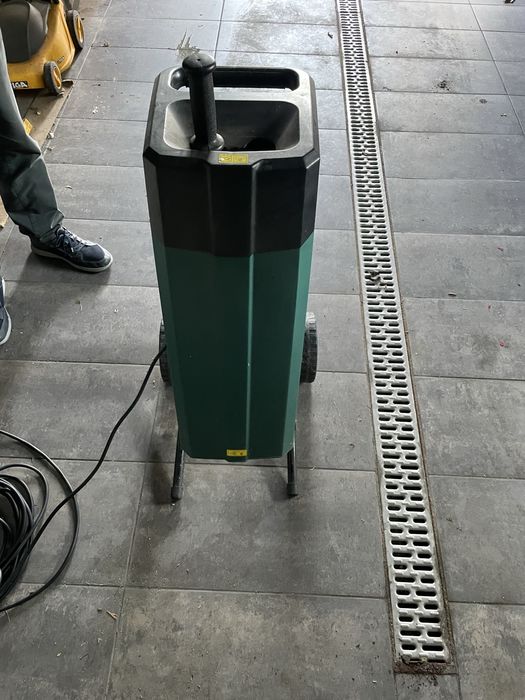 Elektryczny rozdrabniacz do gałęzi, 2500W