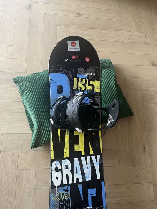 Snowboard 135 w zestawie z butami i wiazaniami