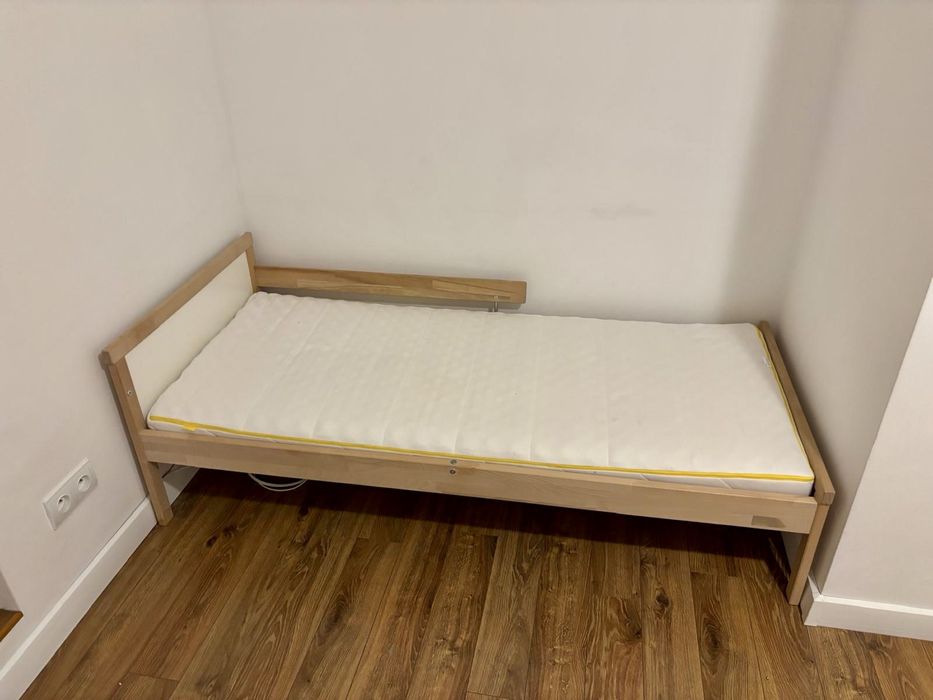 Łóżko  dzieciece Ikea z materacem