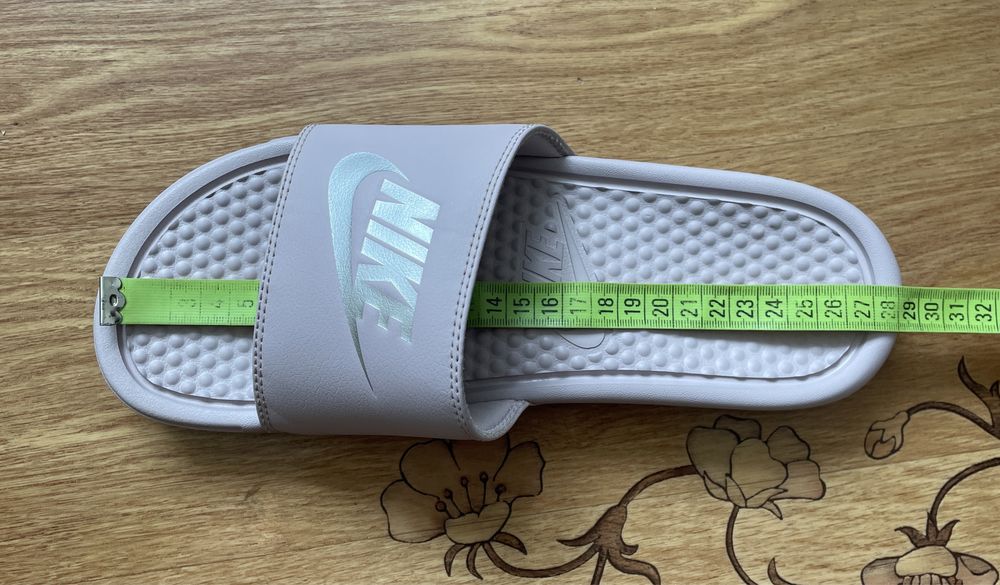 Жіночі тапочки Nike Slides