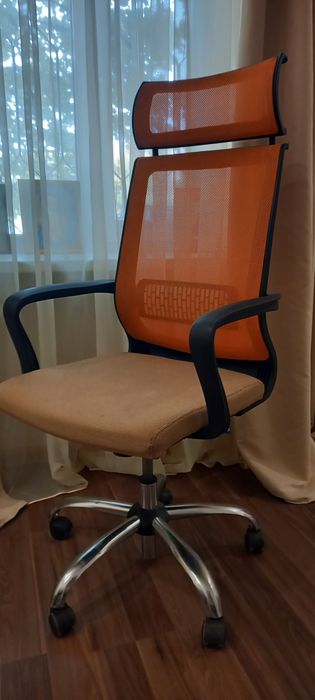 Продам офісне крісло