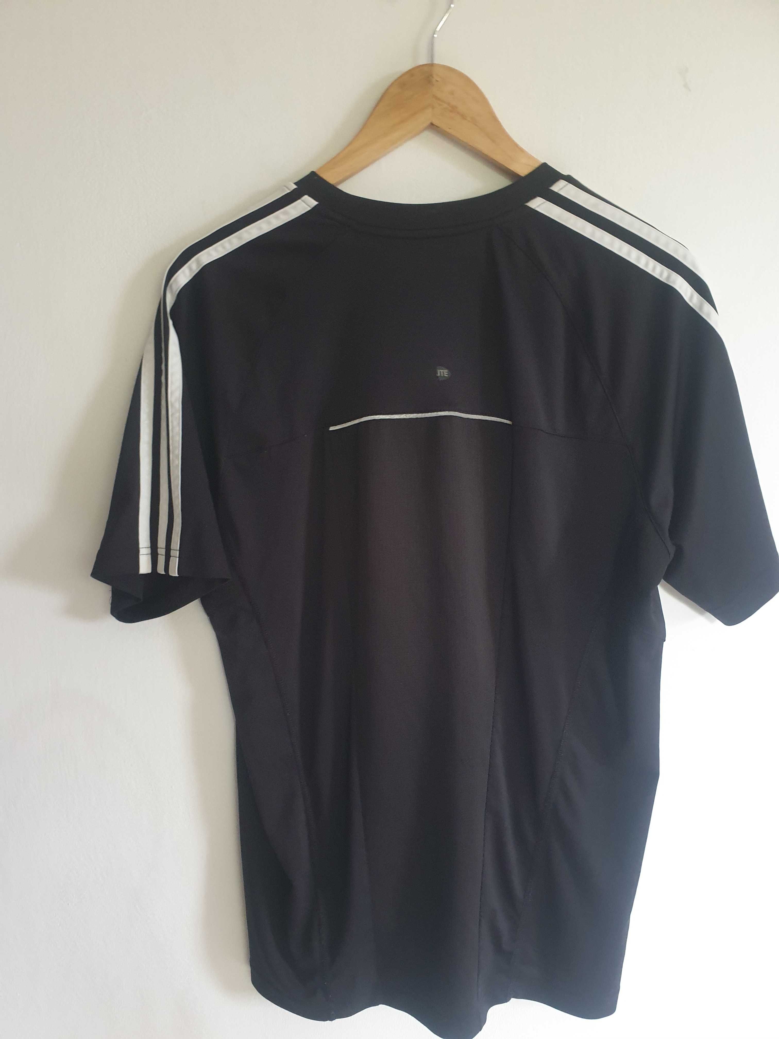 T-shirt sportowy adidas w rozmiarze L.