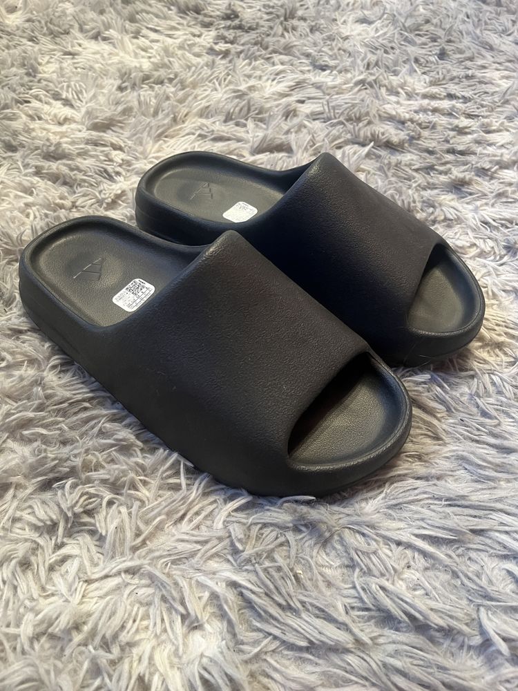 Yeezy slide czarne onyx drip