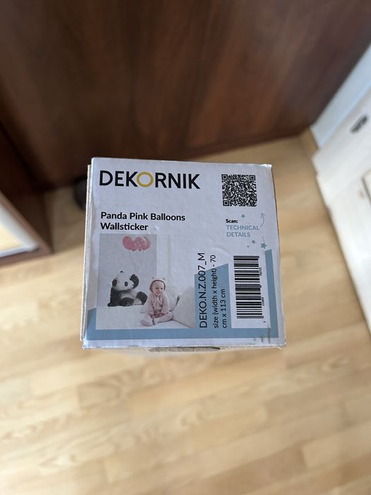 DEKORNIK Naklejka samoprzylepna ścienna panda z różowymi balonami M