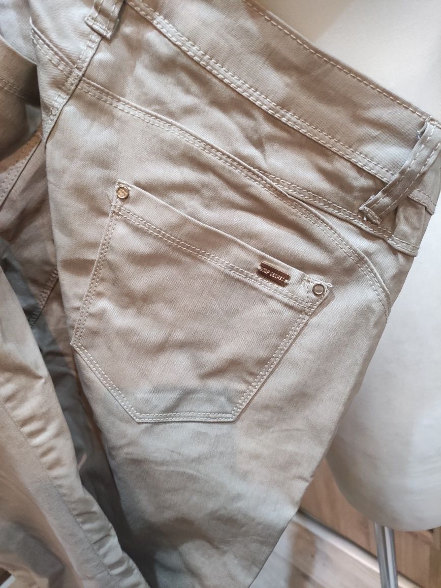 Spodnie damskie jeans woskowane firmy Top Secret w rozm 42 /44 zaprasz