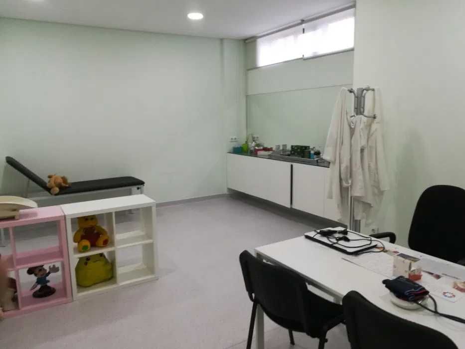 Clínica Médica Multidisciplinar em Funcionamento para Trespasse/Venda
