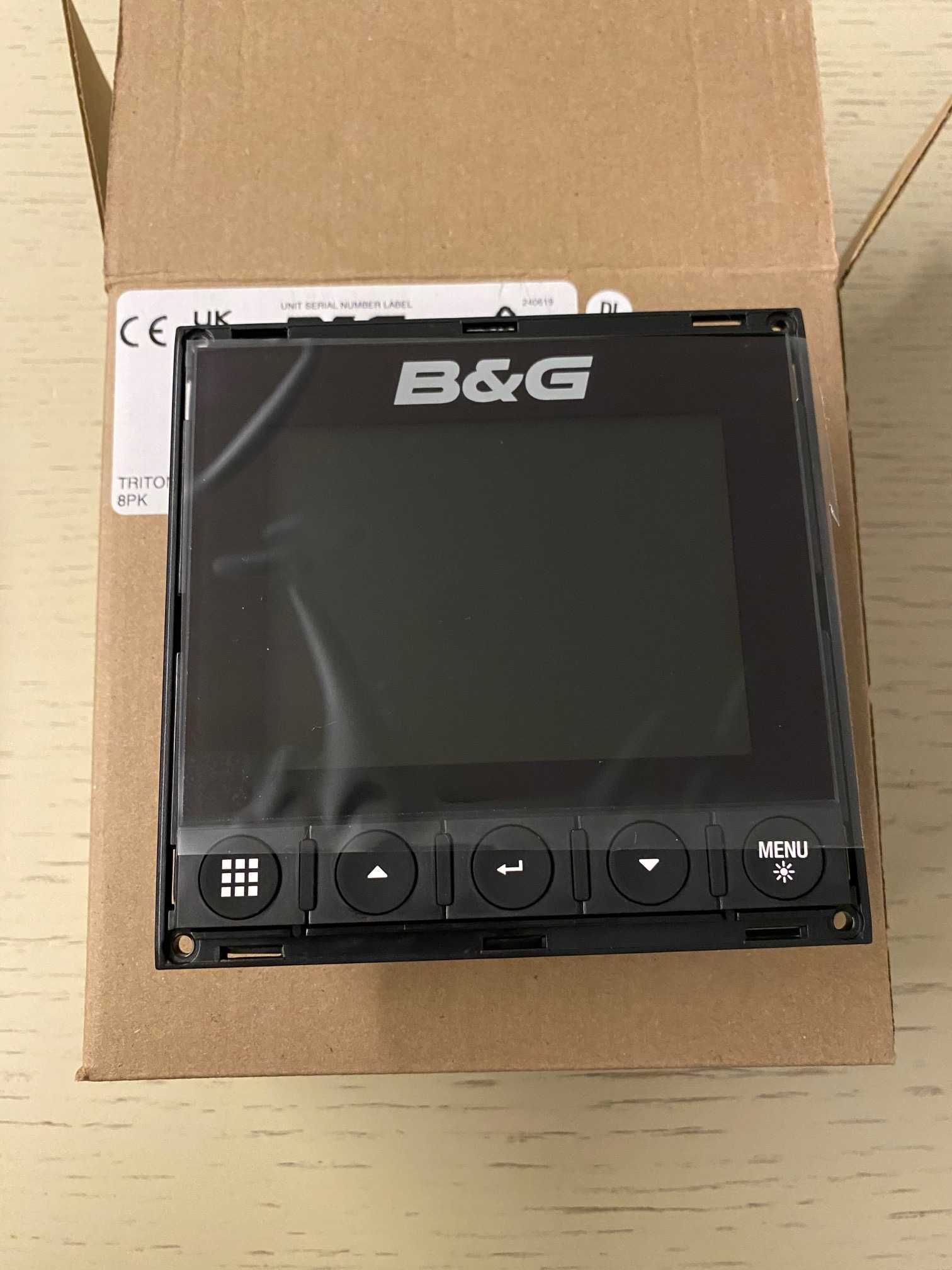 B&G Wyświetlacz cyfrowy Triton2 + Kontroler autopilota B&G Triton 2