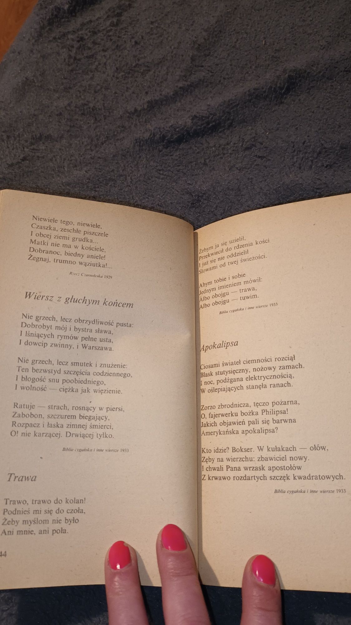 Książka,,Poezja naszego wieku"