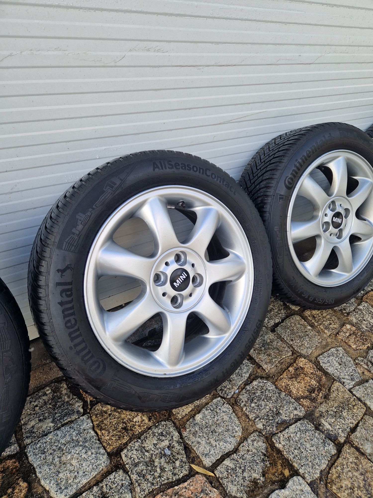 Jante 16' 4×100 em Mini c/ pneus