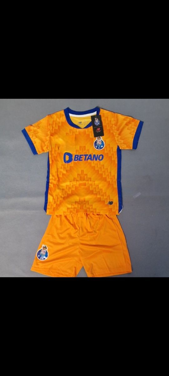 Promoção...Benfica.. Porto... Camisolas e conjuntos de criança..