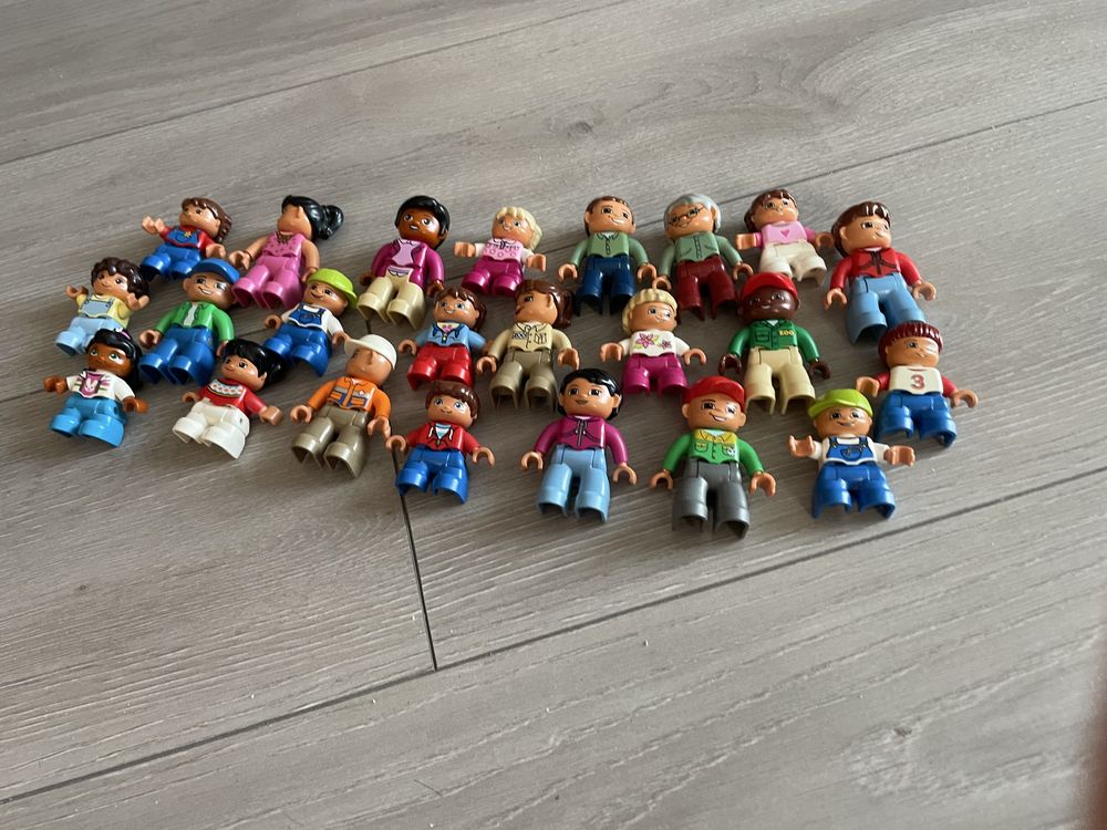 Ludziki  lego duplo kompet 23 sztuki