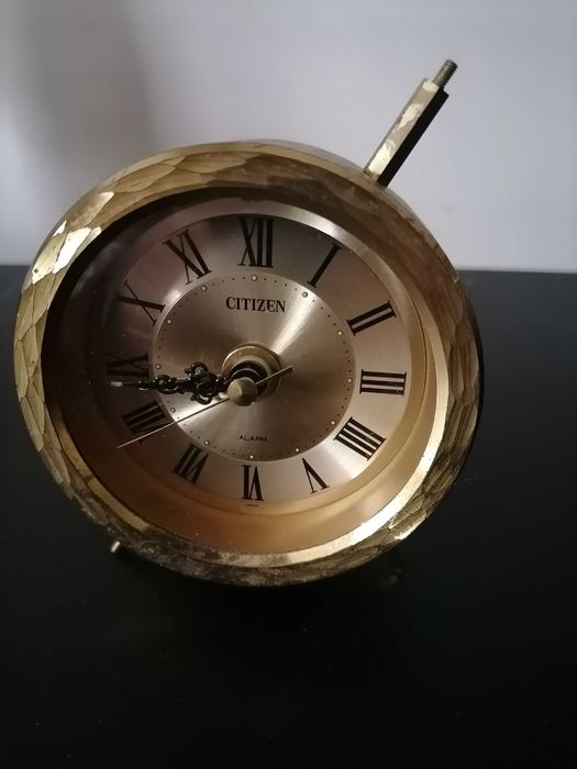 Relógio despertadore Citzen a necessitar de arranjo