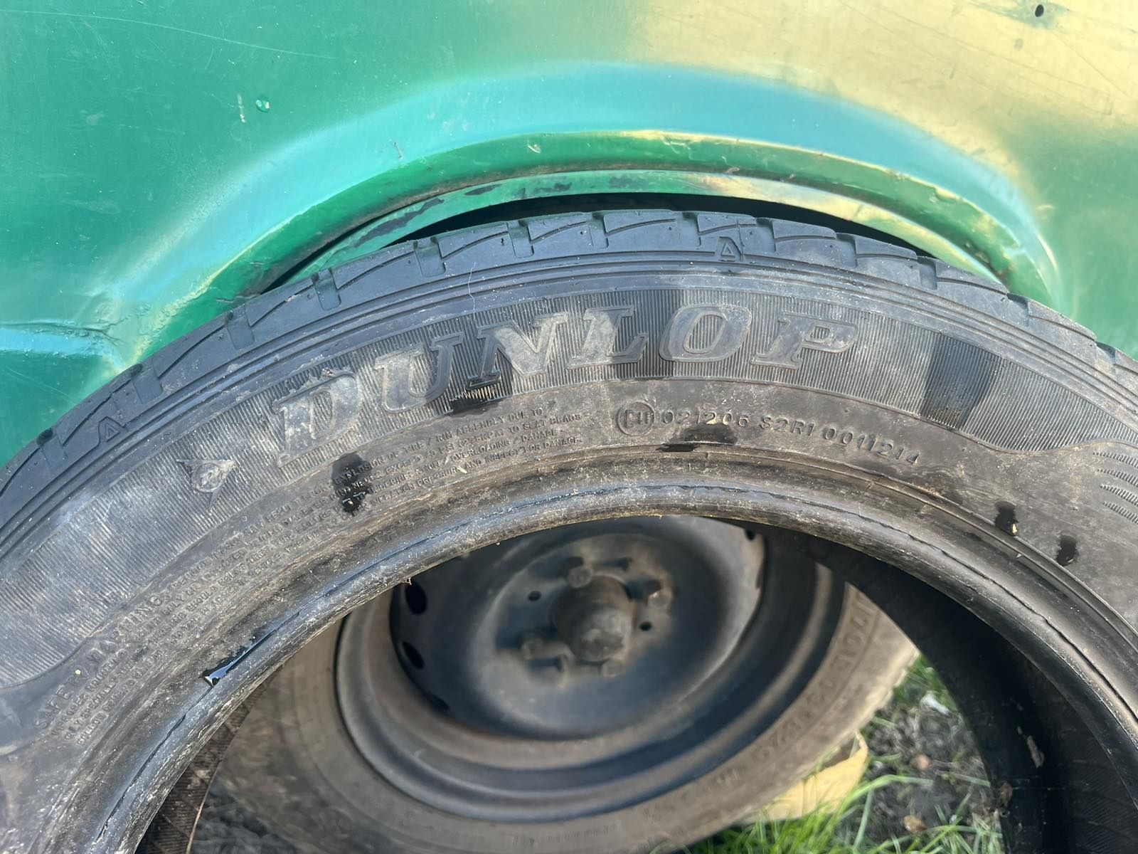 Шина 195/60 R16 C Dunlop 6 мм.
