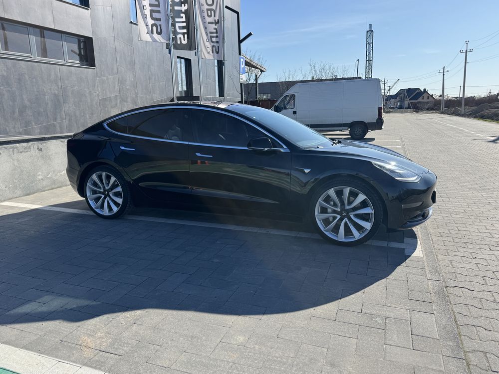 Tesla Model 3 2019