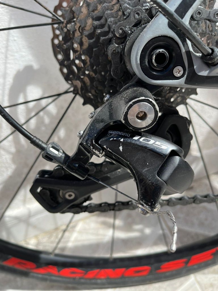 Bicicleta Estrada cube carbono