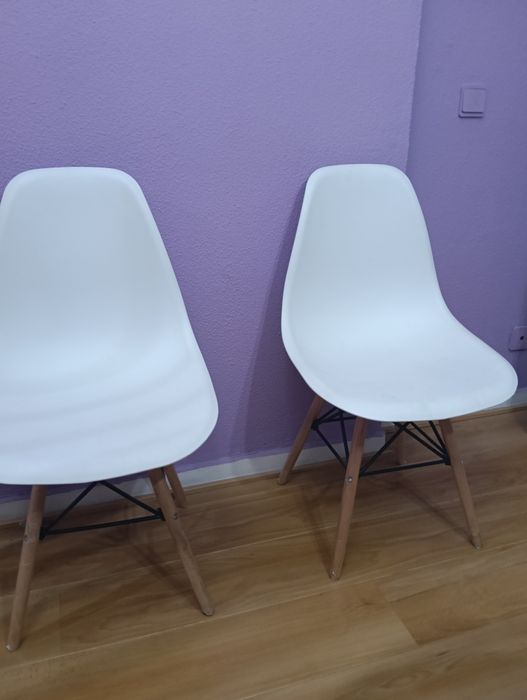 Vendo 2 cadeiras brancas