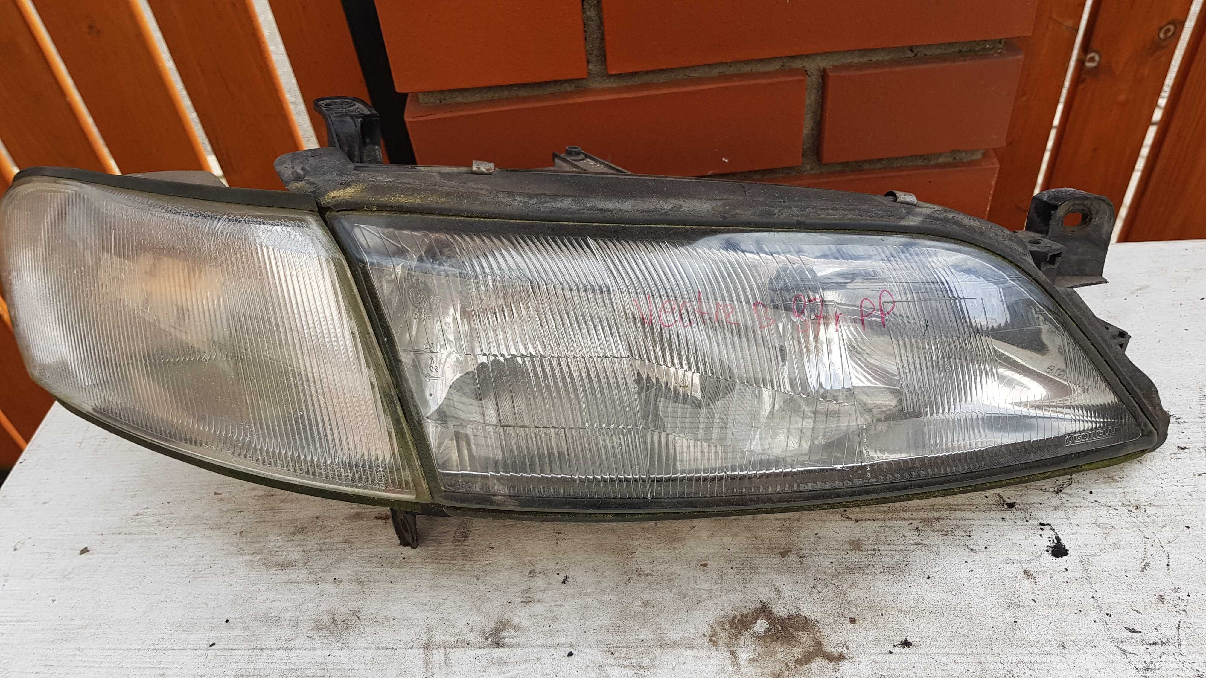 Lampa reflektor  prawy przód migacz opel vectra B 97 rok