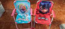 2 cadeiras alumínio Lady Bug e Frozen
